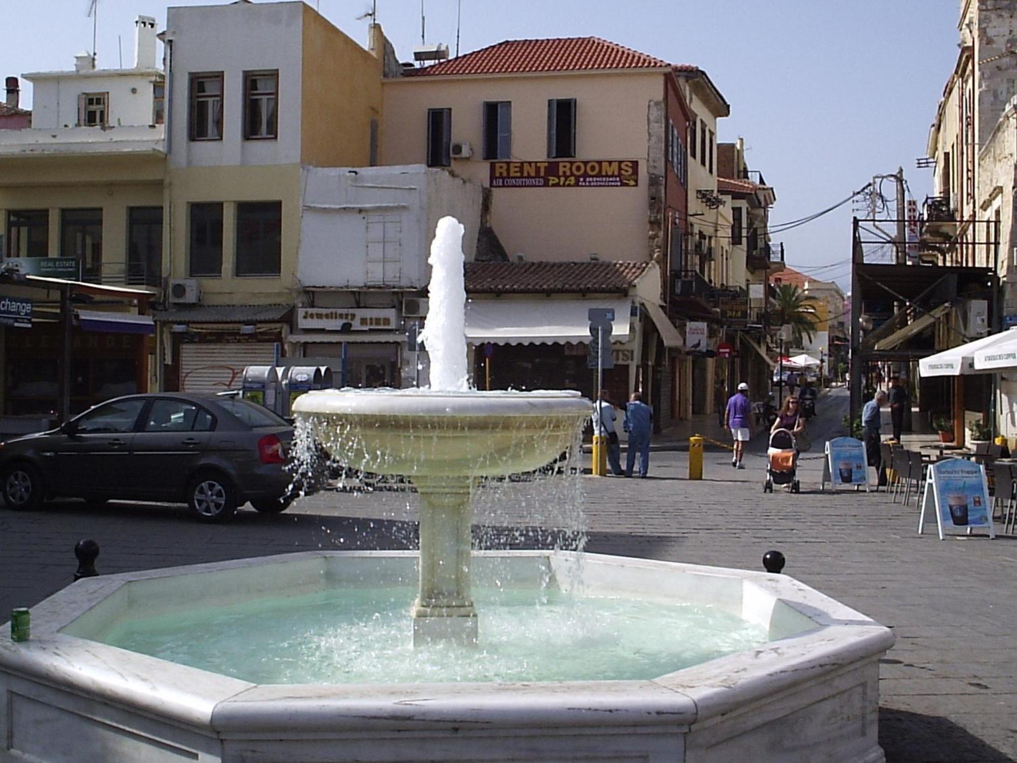 Pia Rooms Chania  Bagian luar foto