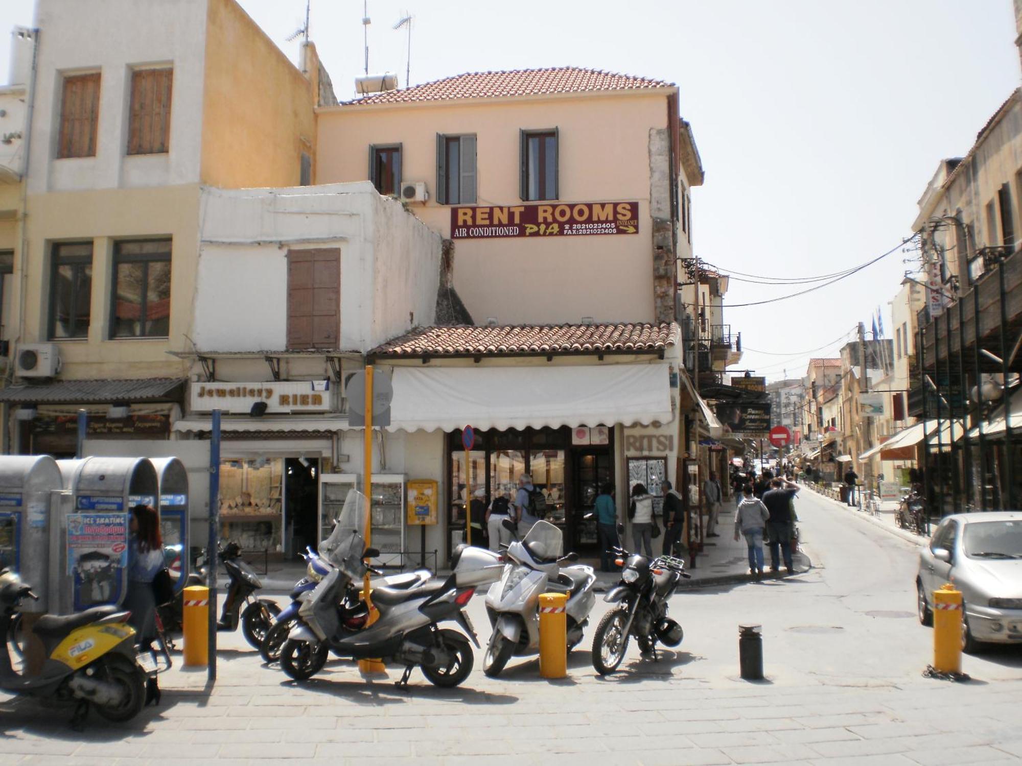 Pia Rooms Chania  Bagian luar foto